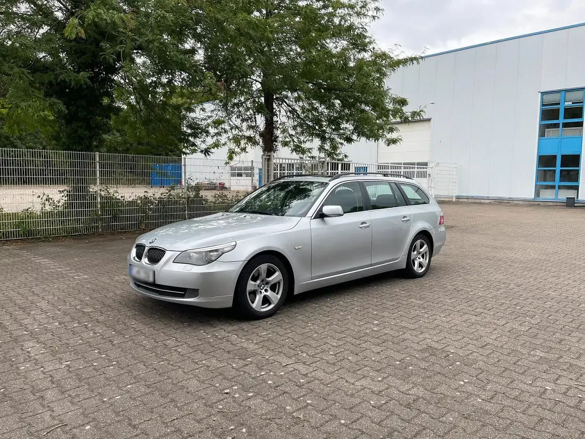 Gebraucht BMW 530 Sport Line 197 PS (144 kW) 2008 Silber Kombi