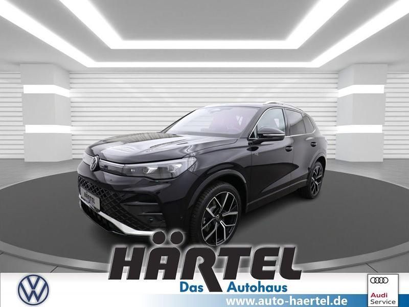 Deep black perleffekt, pearl effect Gebraucht 2024 VW Tiguan R-line SUV | 51.300 € (Teuer) - Bild 1/4