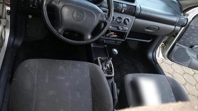 Gebraucht Opel Corsa 45 PS (33 kW) 1997 Silber Kleinwagen