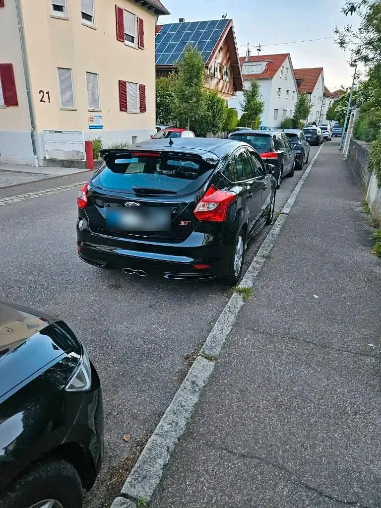 Gebraucht Ford Focus ST 250 PS (183 kW) 2013 Schwarz Limousine