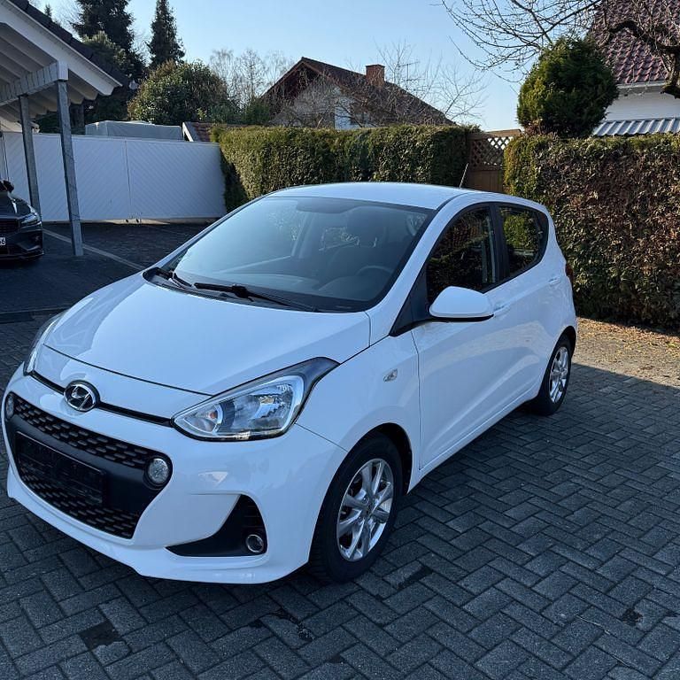 Gebraucht Hyundai i10 YES! 67 PS (49 kW) 2017 Weiß Kleinwagen