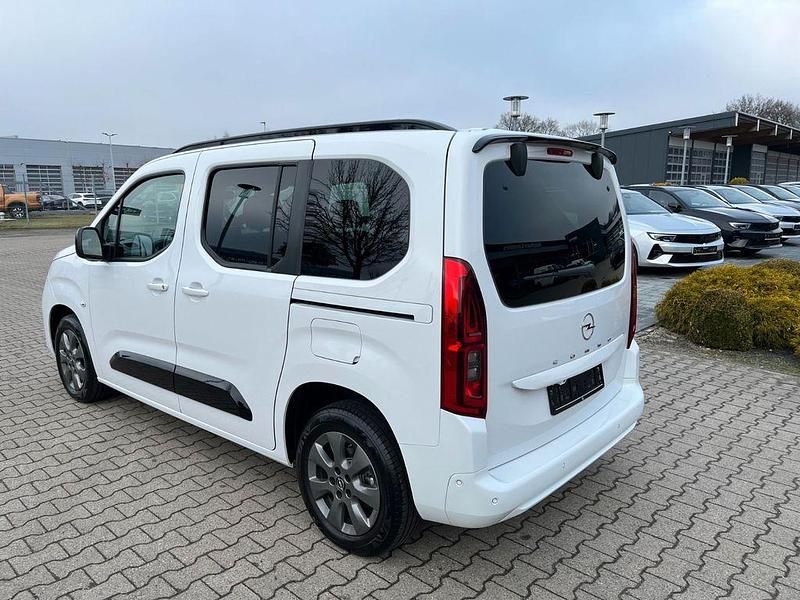 Gebraucht Opel Combo Life 131 PS (96 kW) 2024 Weiß Van / Kleinbus