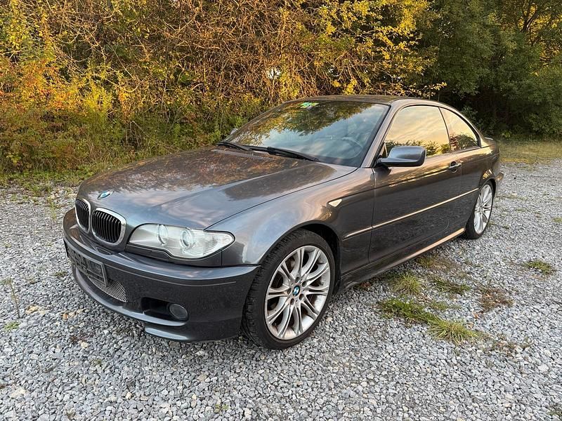 Grau Gebraucht 2005 BMW 318 M Sport Coupé | 4.990 € - Bild 1/4