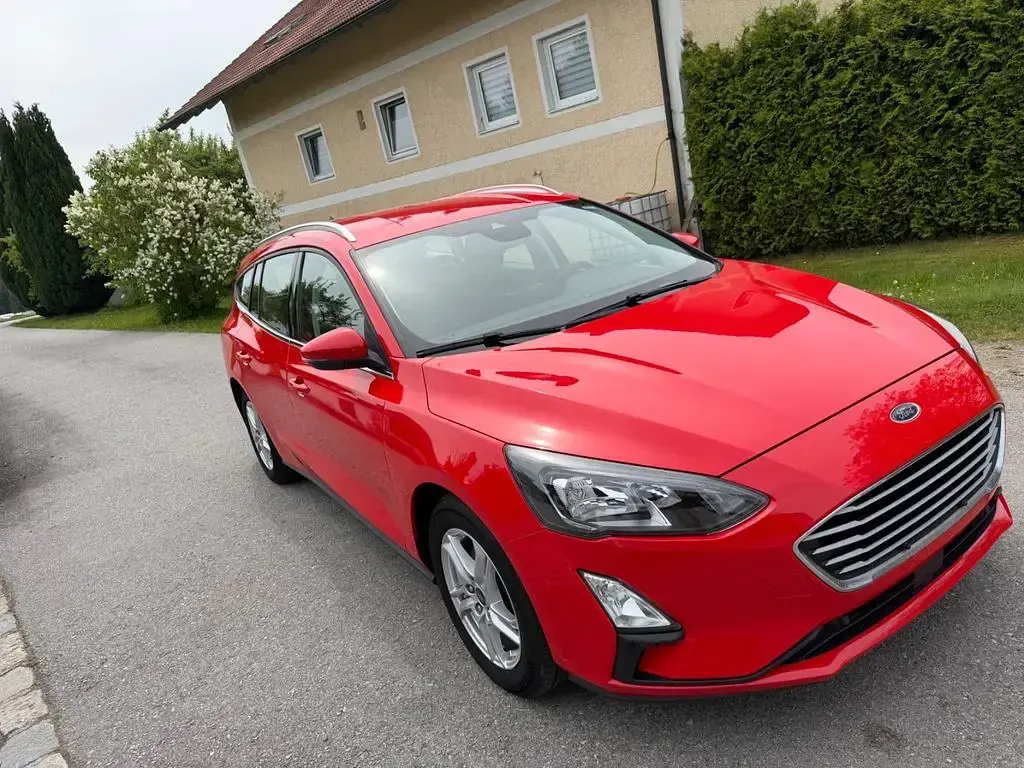 Gebraucht Ford Focus Cool & Connect 101 PS (74 kW) 2021 Rot Limousine