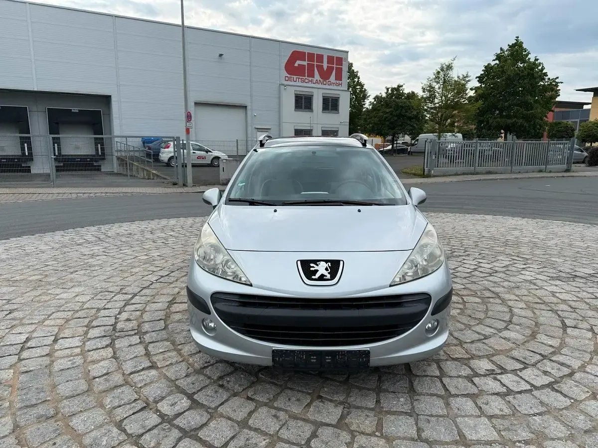 Gebraucht Peugeot 207 Tendance 95 PS (69 kW) 2008 Silber Kombi