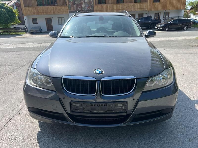 Gebraucht BMW 318 Comfort Edition 143 PS (105 kW) 2008 Grau Kombi