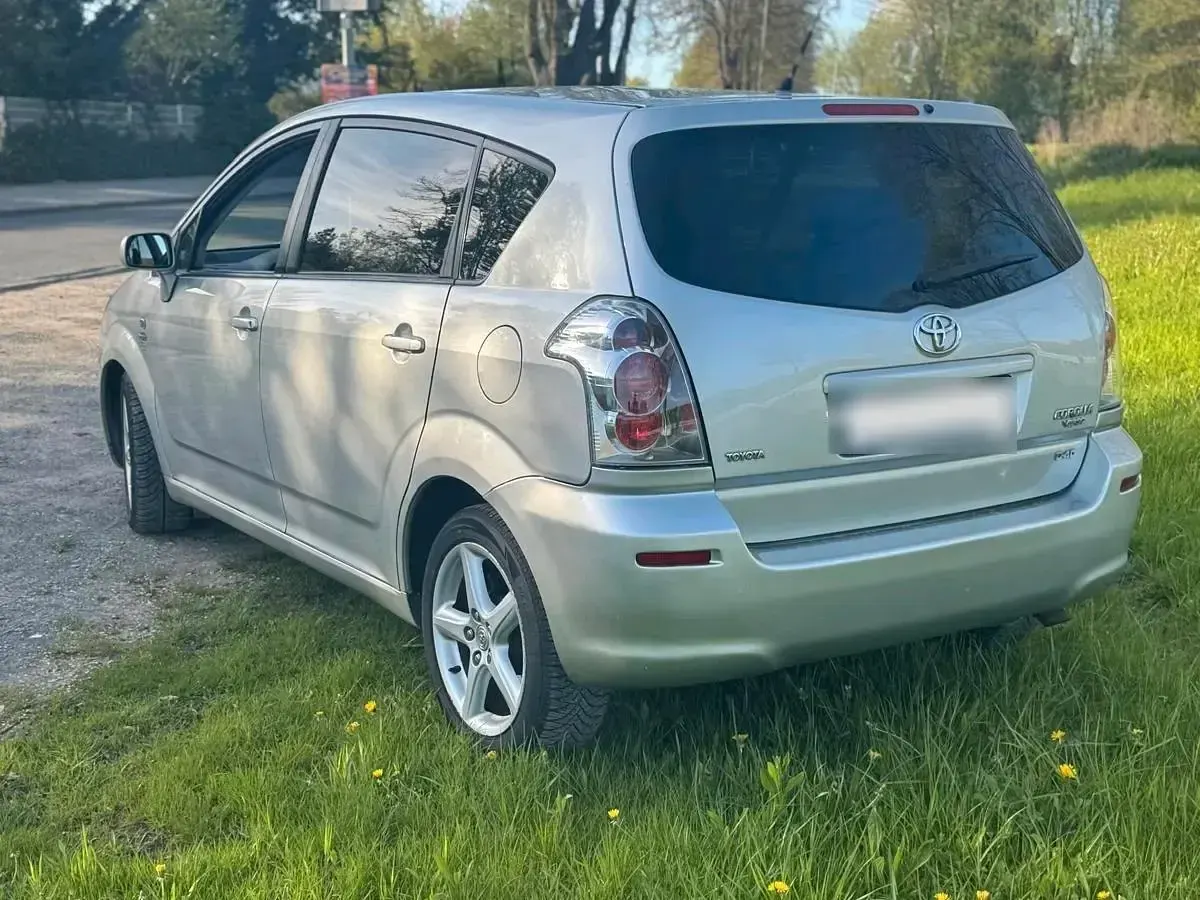 Gebraucht Toyota Corolla 177 PS (130 kW) 2007 Silber Van / Kleinbus