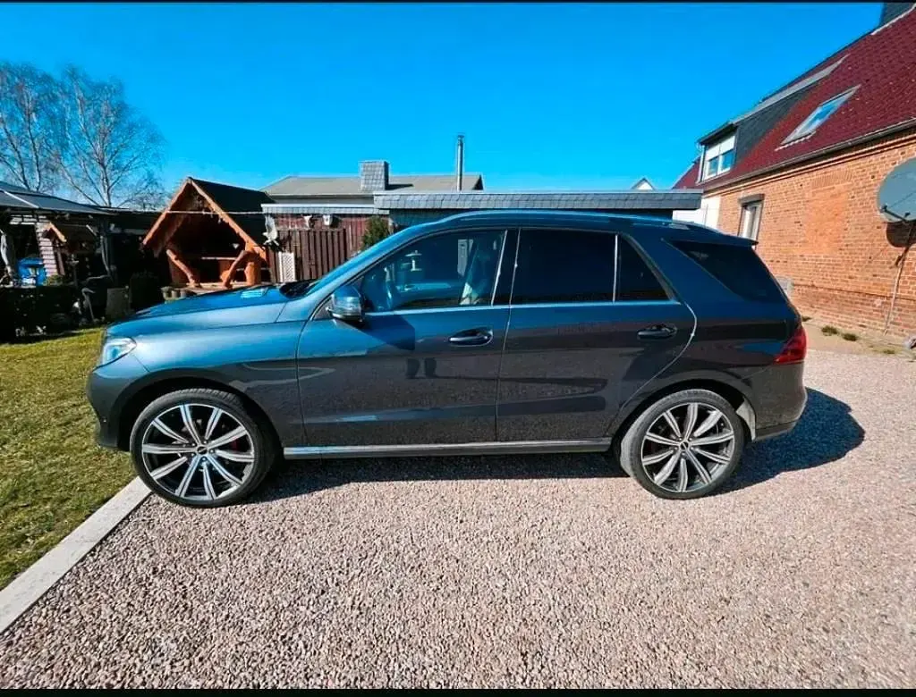 Gebraucht Mercedes GLE350 258 PS (189 kW) 2016 Grau SUV