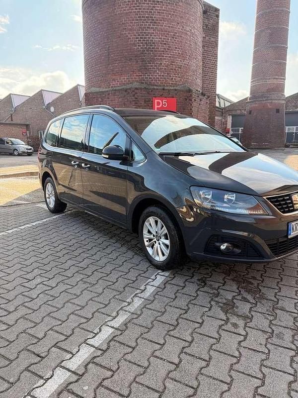 Grau Gebraucht 2020 Seat Alhambra Style Van / Kleinbus | 12.995 € (Superpreis) - Bild 1/4