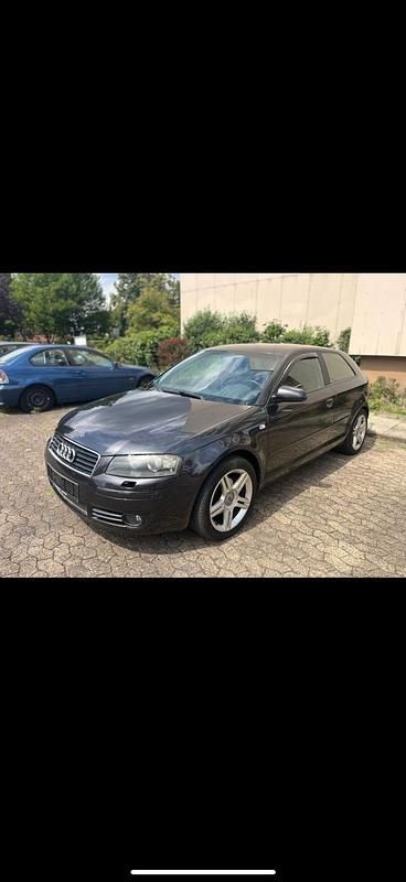 Grau Gebraucht 2005 Audi A3 Kleinwagen | 900 € (Fairer Preis) - Bild 1/4