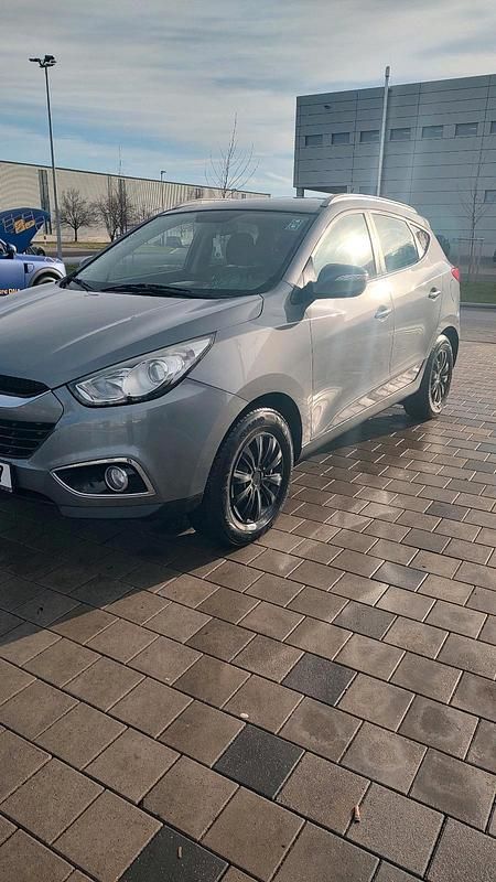 Grau Gebraucht 2012 Hyundai ix35 Edition SUV | 7.000 € (Teuer) - Bild 1/4