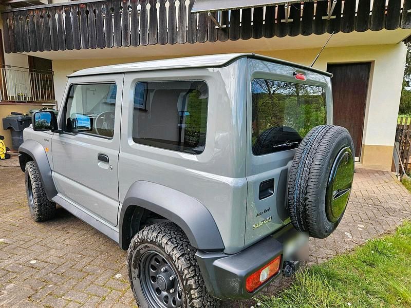 Gebraucht Suzuki Jimny Comfort 102 PS (75 kW) 2023 Grau SUV