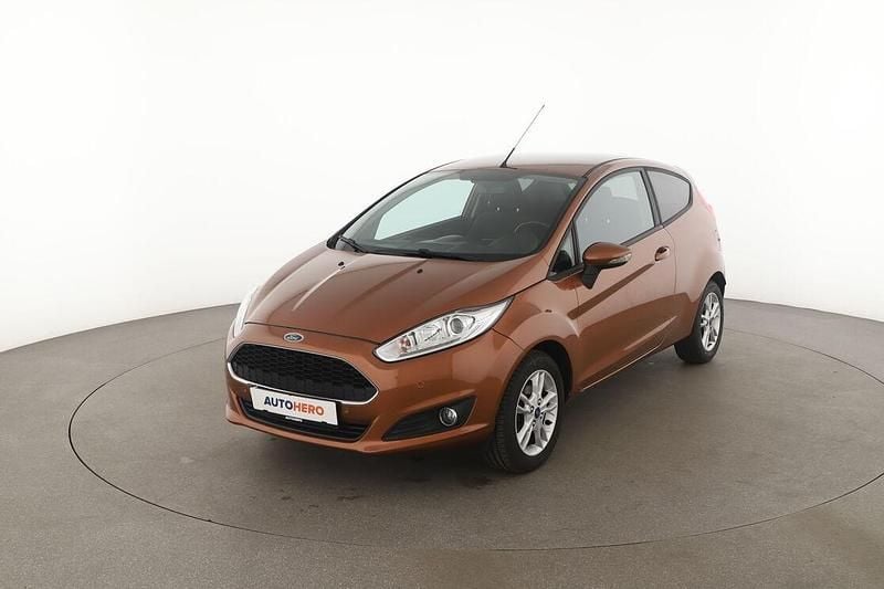 Braun Gebraucht 2017 Ford Fiesta Celebration Kleinwagen | 8.220 € (Fairer Preis) - Bild 1/3