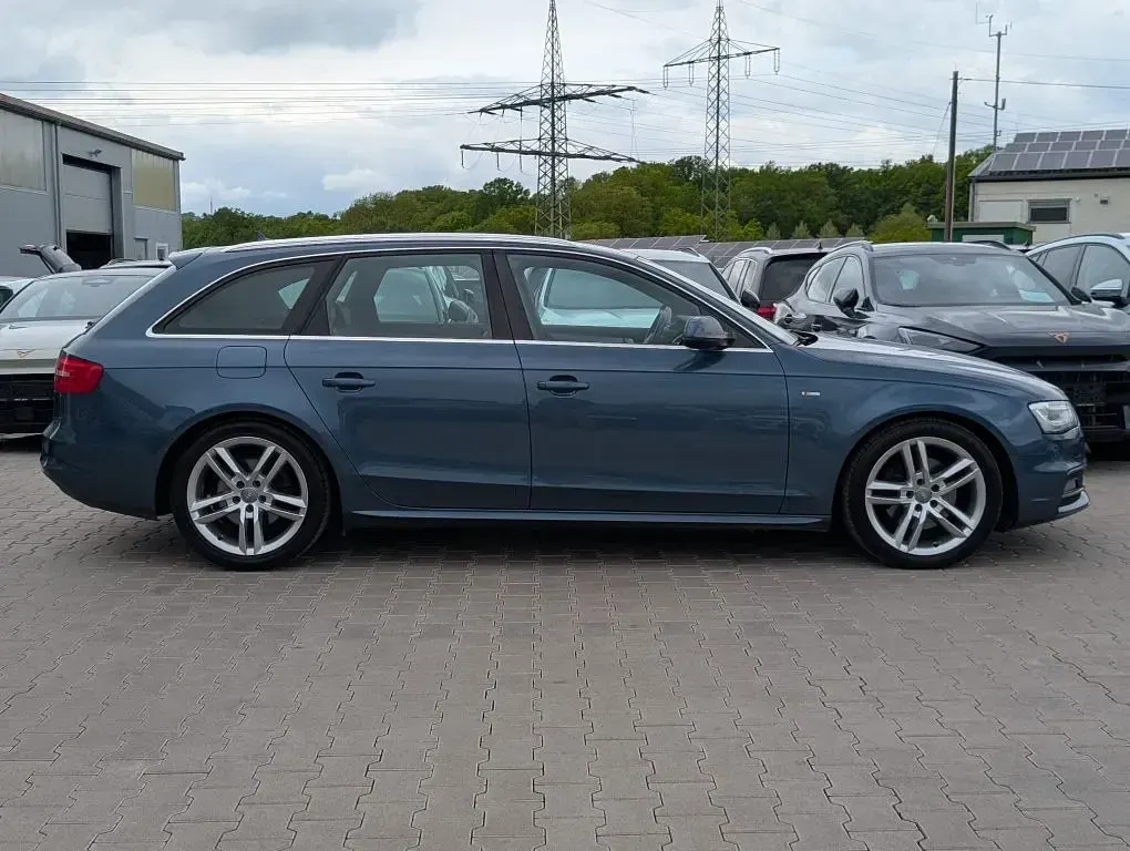 Używany Audi A4 S-Line 190 KM (139 kW) 2015 Niebieski Sedan/Limuzyna