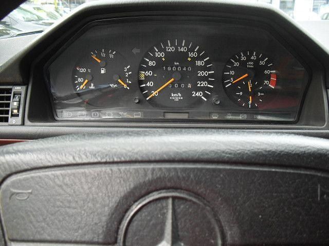 Gebraucht Mercedes E220 Sportline 150 PS (110 kW) 1993 Schwarz Coupé