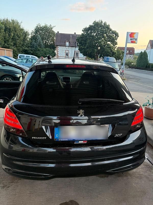 Gebraucht Peugeot 207 156 PS (114 kW) 2010 Schwarz Kleinwagen