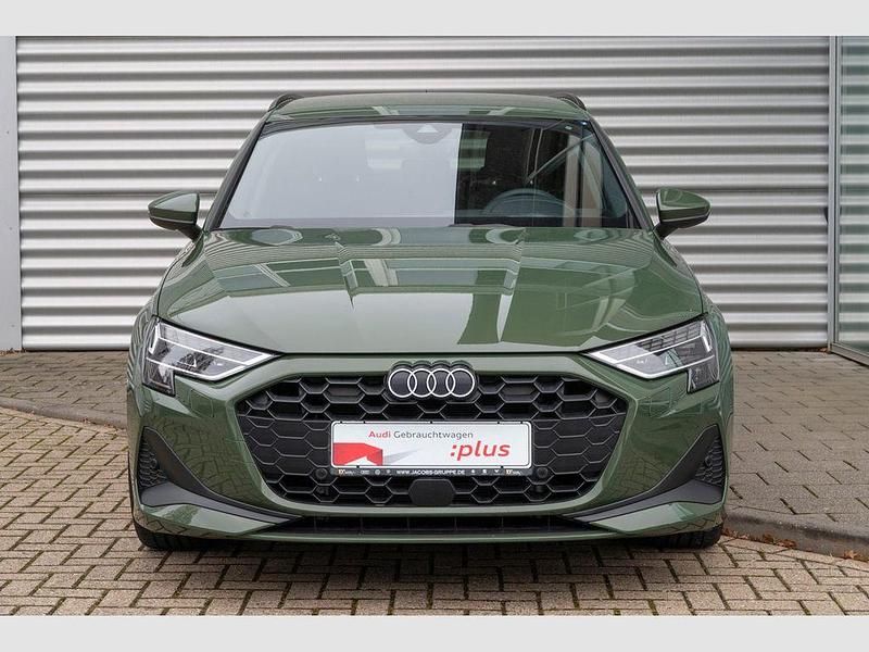 Gebraucht Audi A3 Ambiente 204 PS (150 kW) 2025 Grün Limousine