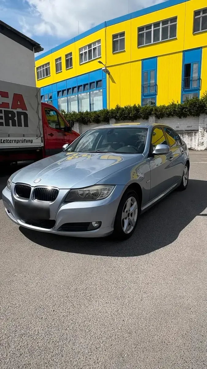 Gebraucht BMW 318 140 PS (102 kW) 2009 Blau Limousine