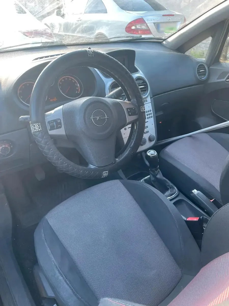 Używany Opel Corsa 90 KM (66 kW) 2007 Czarny Hatchback