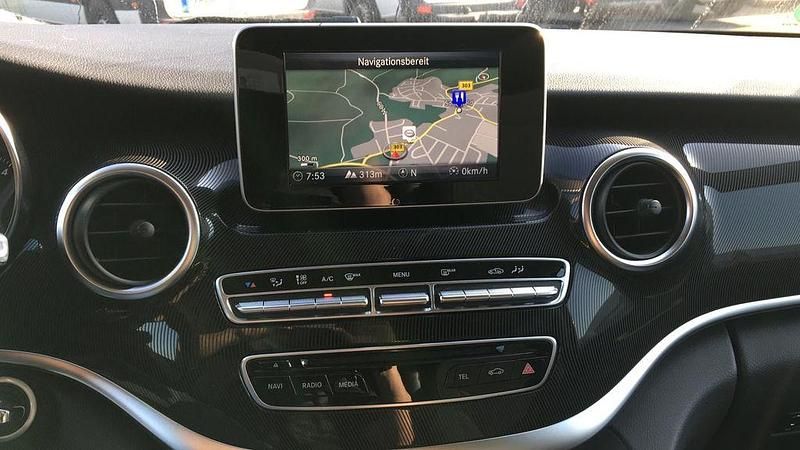 Gebraucht Mercedes V220 163 PS (119 kW) 2017 Braun Van / Kleinbus