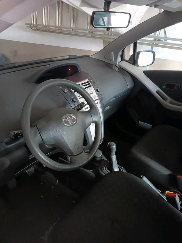 Gebraucht Toyota Yaris 87 PS (63 kW) 2007 Silber Kleinwagen