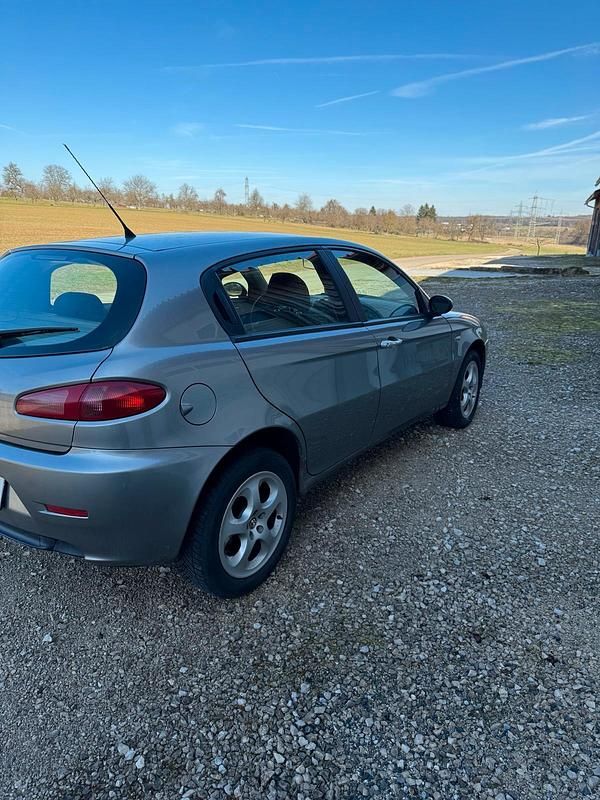 Gebraucht Alfa Romeo 147 120 PS (88 kW) 2005 Silber Kleinwagen