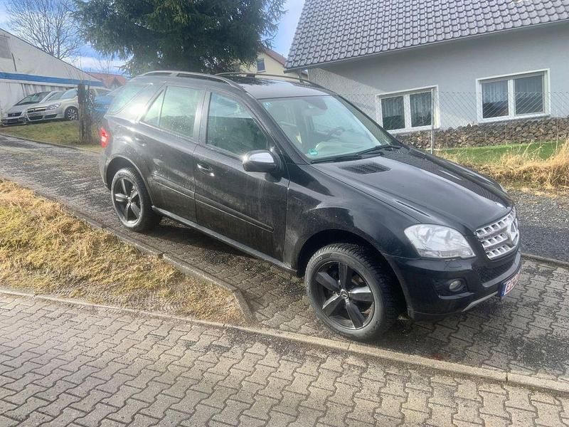 Gebraucht Mercedes ML350 211 PS (155 kW) 2010 Schwarz SUV