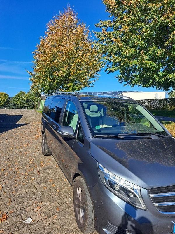 Grau Gebraucht 2017 Mercedes V250 Van / Kleinbus | 32.000 € (Superpreis) - Bild 1/4