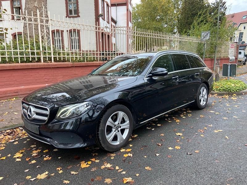 Schwarz Gebraucht 2017 Mercedes E220 Kombi | 10.800 € (Superpreis) - Bild 1/4