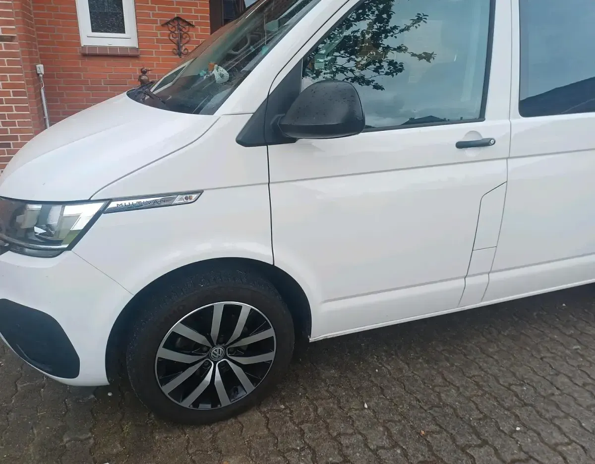 Gebraucht VW Multivan 110 PS (80 kW) 2021 Weiß Van / Kleinbus
