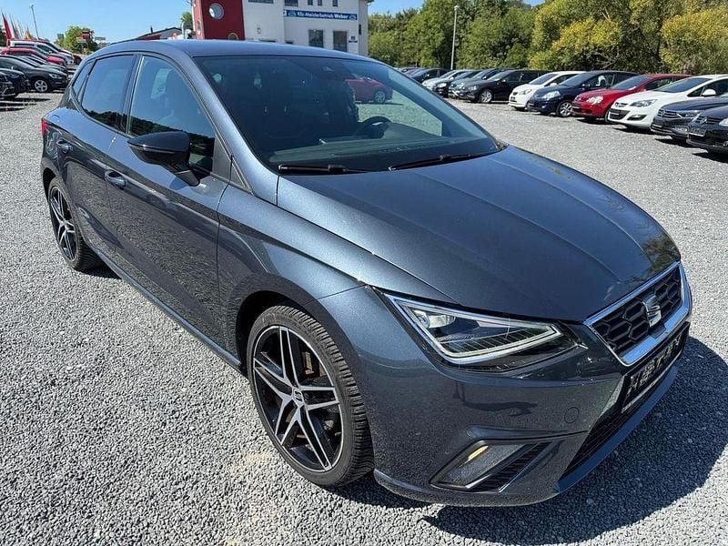 Grau Gebraucht 2022 Seat Ibiza FR Limousine | 15.880 € (Guter Preis) - Bild 1/4