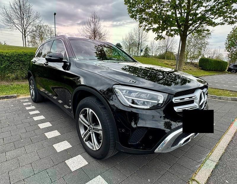 Gebraucht Mercedes GLC220 194 PS (142 kW) 2022 Schwarz SUV