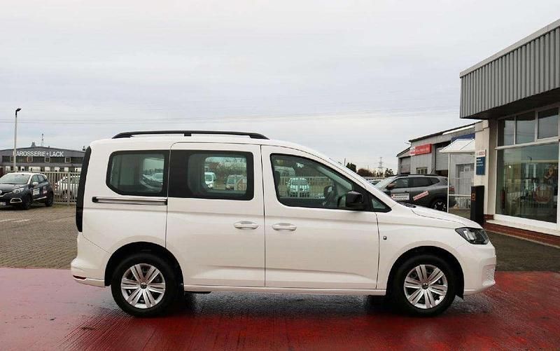 Neu VW Caddy Basis 116 PS (85 kW) 2025 Weiß Van / Kleinbus