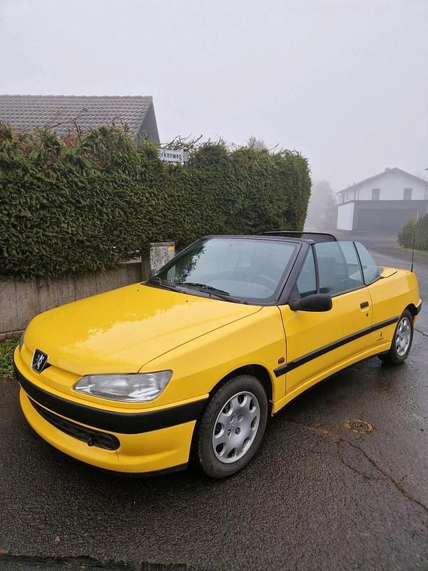 Gelb Gebraucht 1999 Peugeot 306 Cabriolet Cabrio | 3.000 € - Bild 1/4
