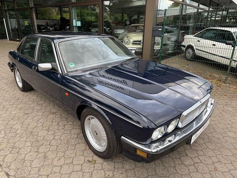 Blau Gebraucht 1994 Jaguar XJ12 Limousine | 7.950 € - Bild 1/4