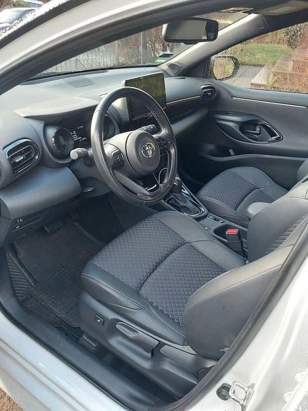 Gebraucht Toyota Yaris Team 92 PS (67 kW) 2022 Weiß Kleinwagen