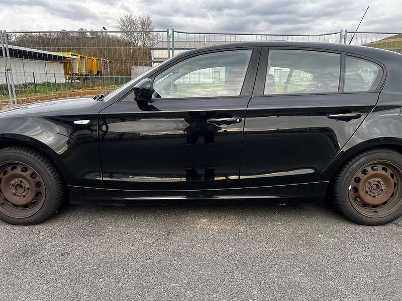 Gebraucht BMW 118 143 PS (105 kW) 2010 Schwarz Kleinwagen