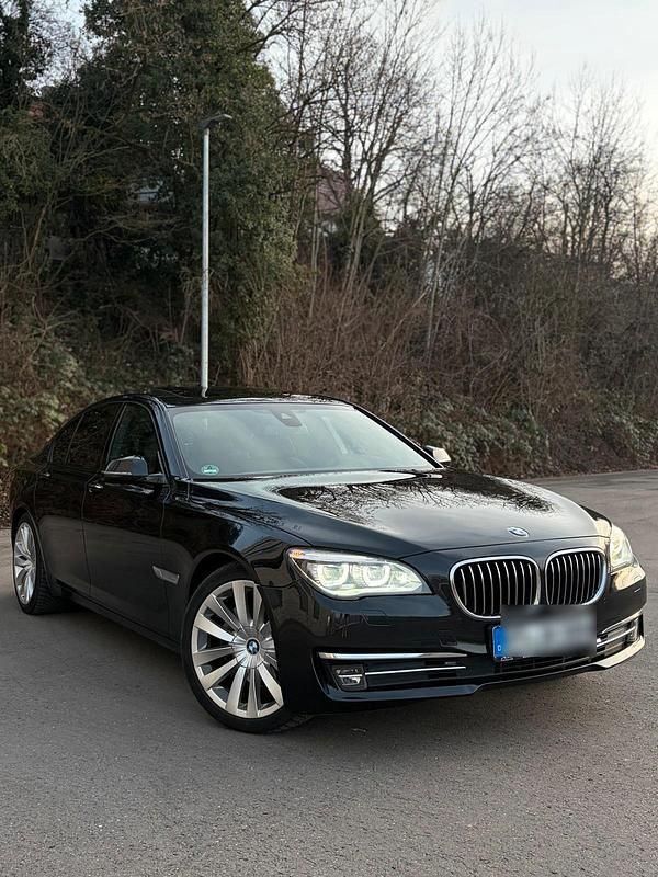 Gebraucht BMW 740 M Sport 313 PS (230 kW) 2013 Schwarz Limousine
