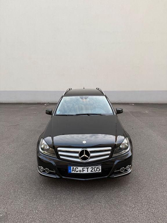 Schwarz Gebraucht 2012 Mercedes 200 Avantgarde Limousine | 9.999 € (Fairer Preis) - Bild 1/4