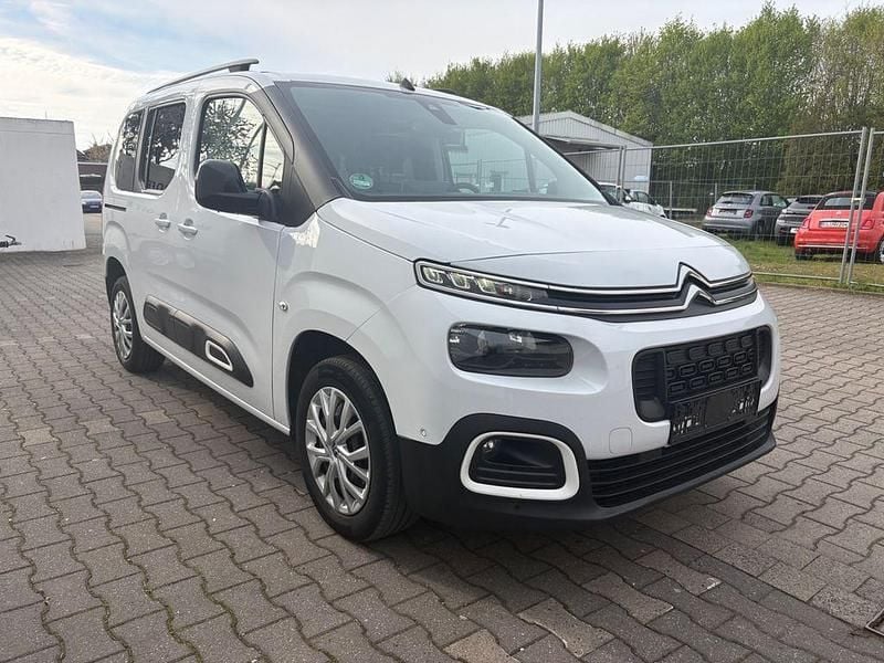 Second-hand Citroën Berlingo Feel 131 CP (96 kW) 2022 Alb Monovolum
