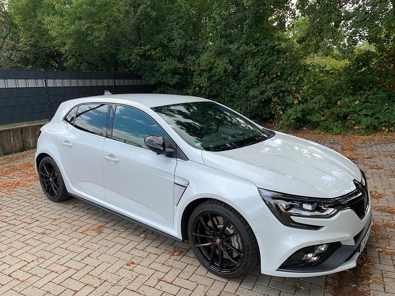 Weiß Gebraucht 2021 Renault Mégane IV Bose Edition Limousine | 28.300 € (Fairer Preis) - Bild 1/4