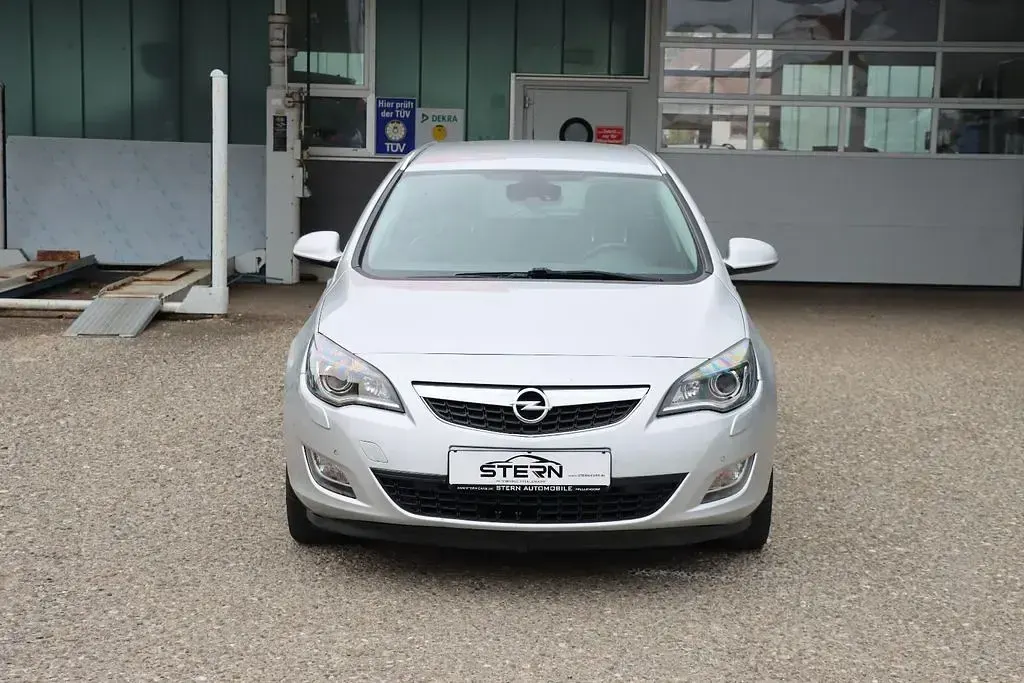 Usata Opel Astra Innovation 101 CV (74 kW) 2011 Argento Station wagon