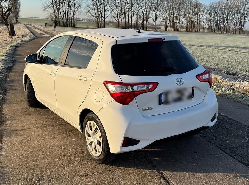 Gebraucht Toyota Yaris 72 PS (52 kW) 2020 Weiß Kleinwagen