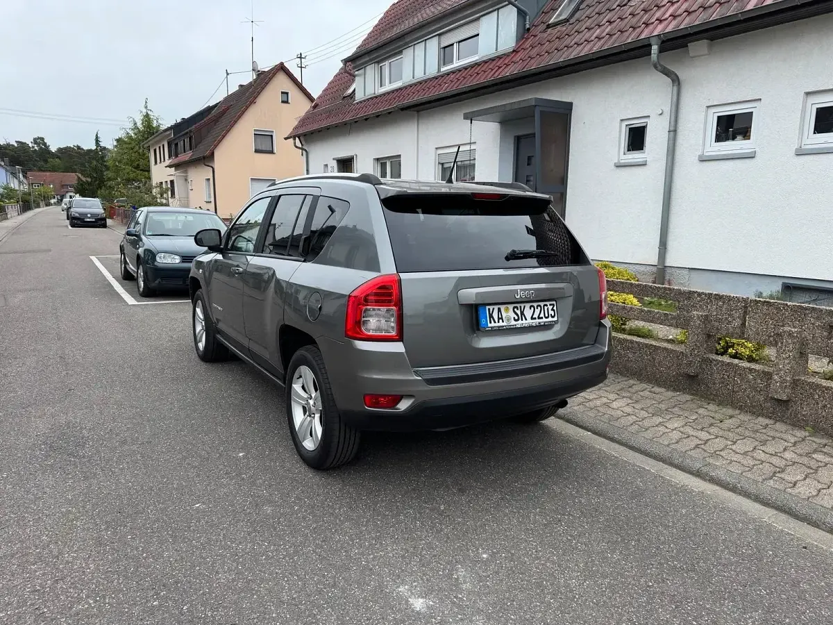 Occasion Jeep Compass 160 ch (117 kW) 2013 Gris SUV