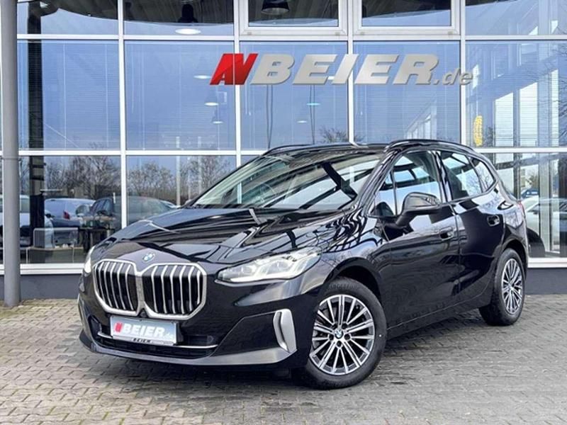 Saphirschwarz Gebraucht 2023 BMW 218 Active Tourer Luxury Line Van / Kleinbus | 24.990 € (Guter Preis) - Bild 1/4