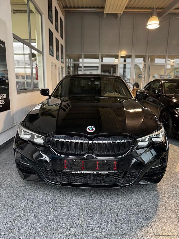 Schwarz Gebraucht 2020 BMW 330 M Sport Limousine | 31.500 € (Superpreis) - Bild 1/4