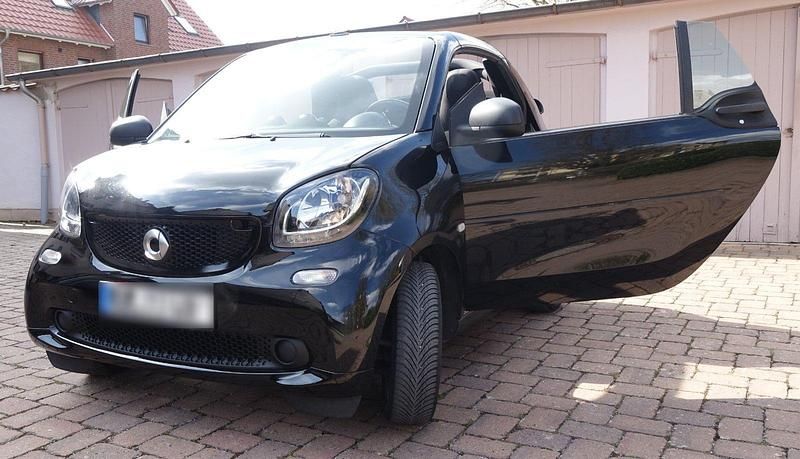 Gebraucht Smart ForTwo Cabrio 90 PS (66 kW) 2019 Schwarz Cabrio