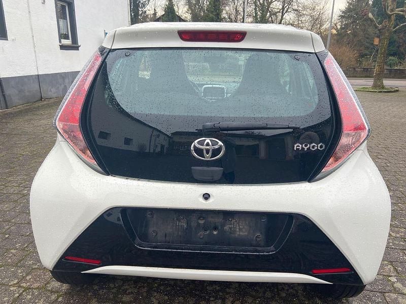 Gebraucht Toyota Aygo X-wave 69 PS (50 kW) 2015 Weiß Kleinwagen