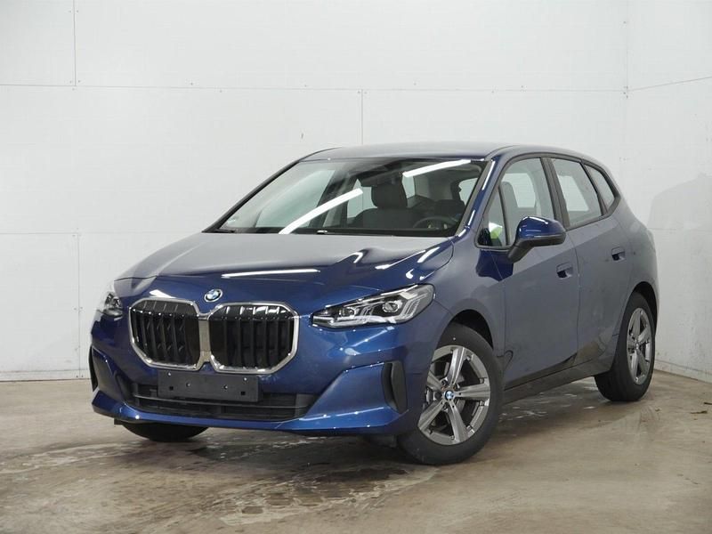 Phytonicblau metallic (blau) Gebraucht 2024 BMW 218 Active Tourer Van / Kleinbus | 27.900 € (Superpreis) - Bild 1/4