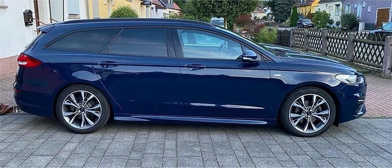 Blau Gebraucht 2019 Ford Mondeo Titanium Kombi | 18.500 € (Etwas zu teuer) - Bild 1/4